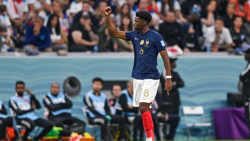 La campeona de la Copa del Mundo, Francia, supera a Inglaterra para llegar a las semifinales cuando Harry Kane falla un penalti.