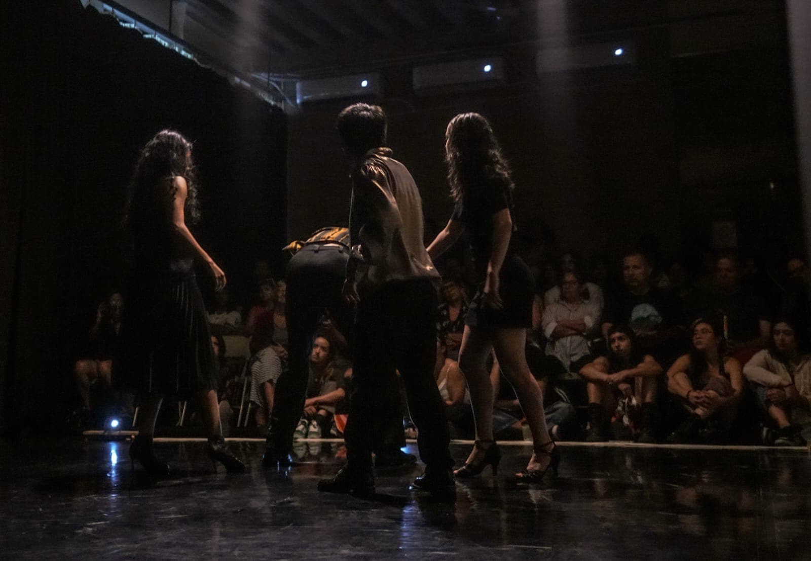 Estudiantes de la EPDM develan profundidades emocionales en “Abismos”*