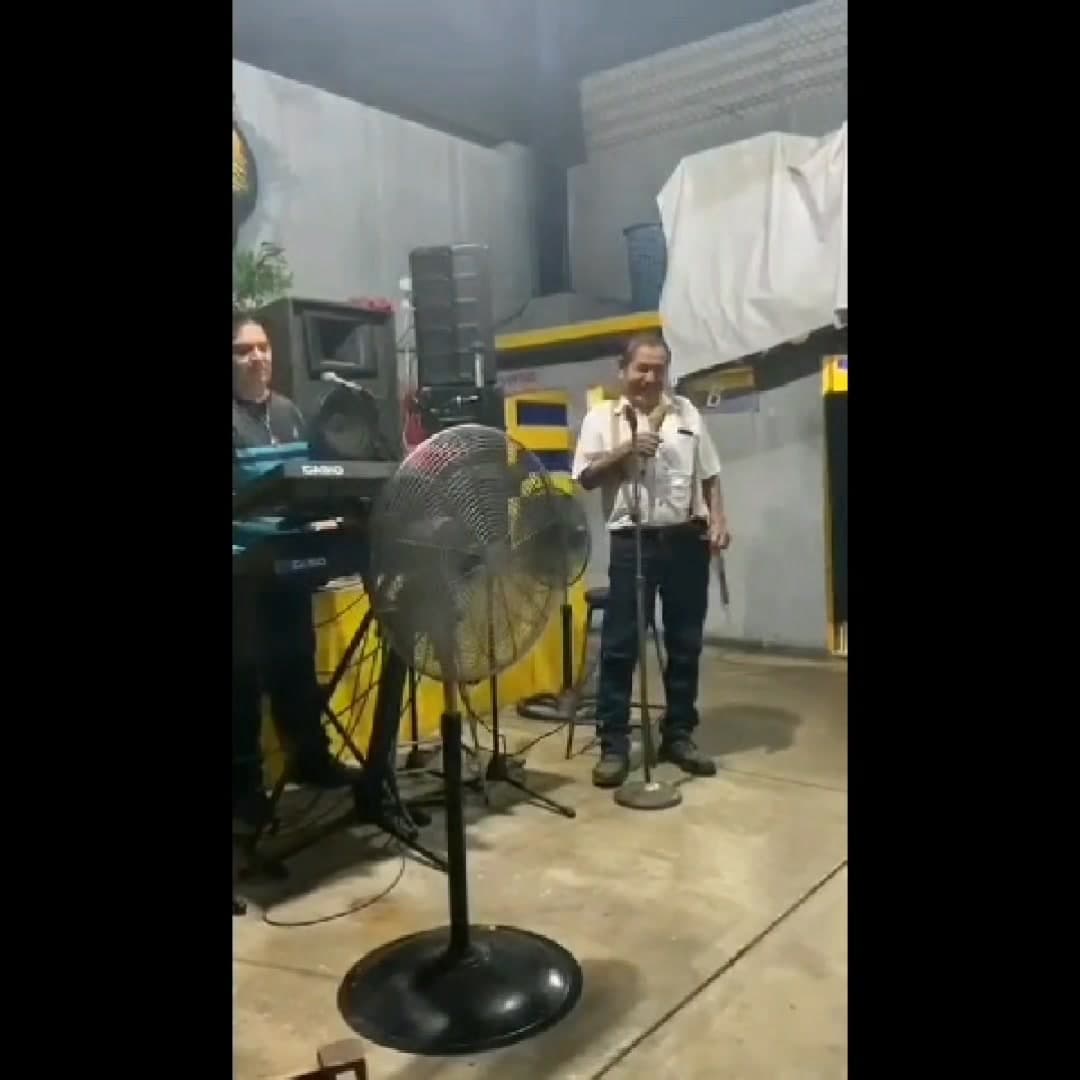 CANTAR Y BAILAR AL MISMO TIEMPO A VECES NO ES TAN FÁCIL