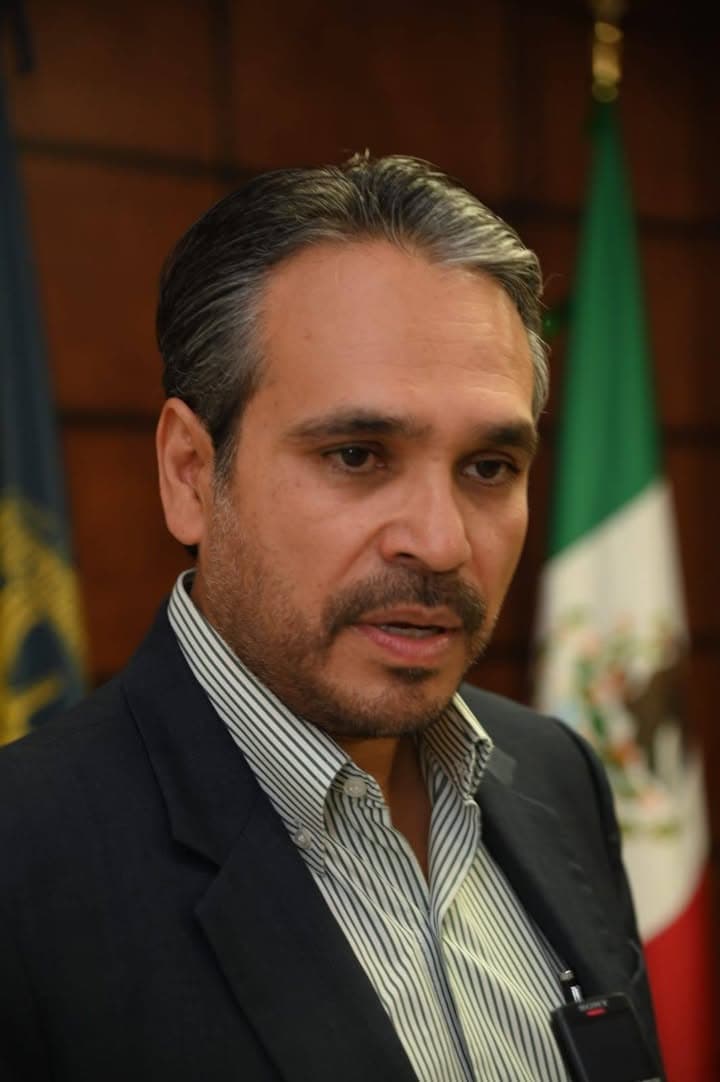 Define la Secretaría Académica Universitaria, en reunión con la Comisión de