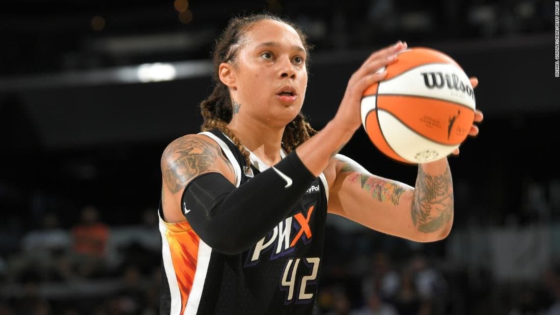New York Times: Brittney Griner, dos veces medallista de oro olímpica y estrella de la WNBA, arrestada en Rusia por cargos de drogas