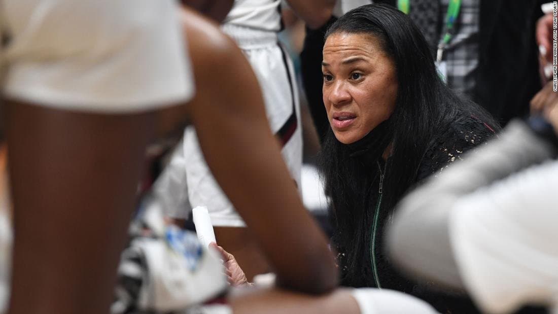 Dawn Staley: Invertir en baloncesto femenino desde el norte de Filadelfia hasta Carolina del Sur
