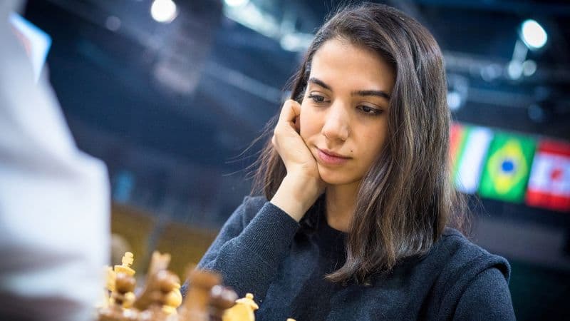 Sara Khadem: mujer iraní participa en torneo internacional de ajedrez sin hiyab obligatorio