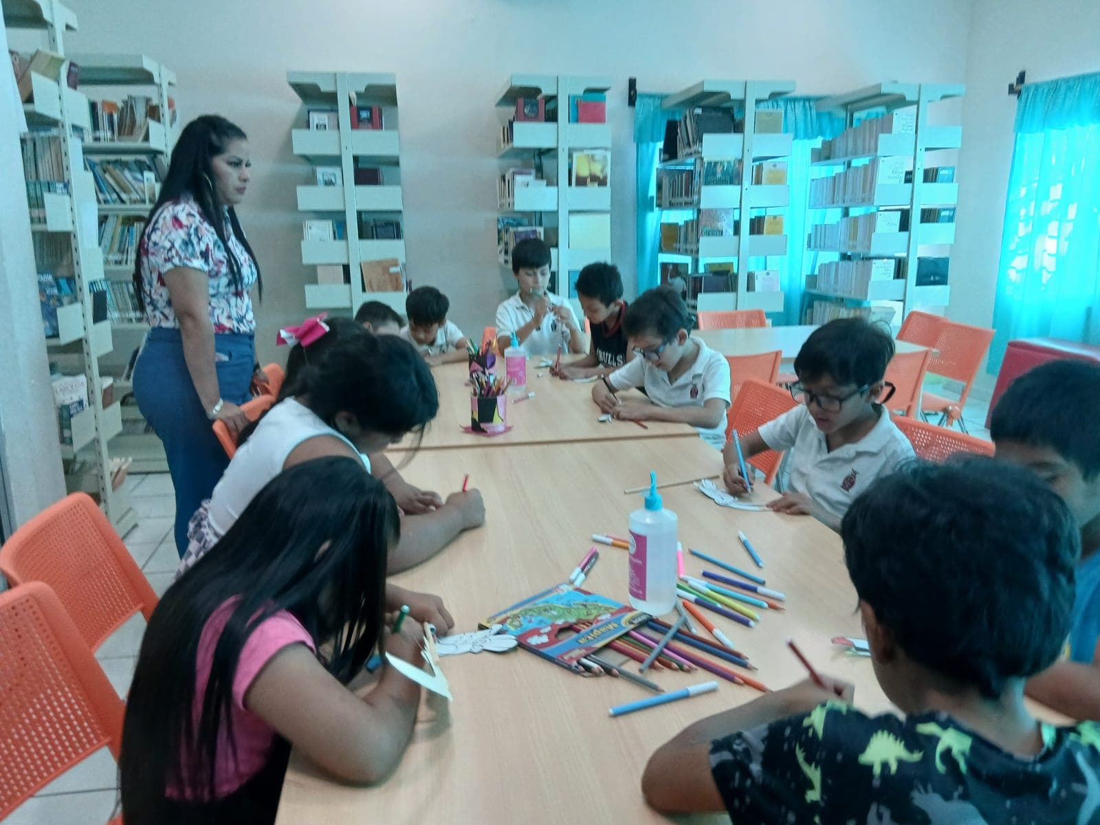 Lleve a sus niños a las bibliotecas públicas este Jueves, explorarán historias y harán nuevos amigos*