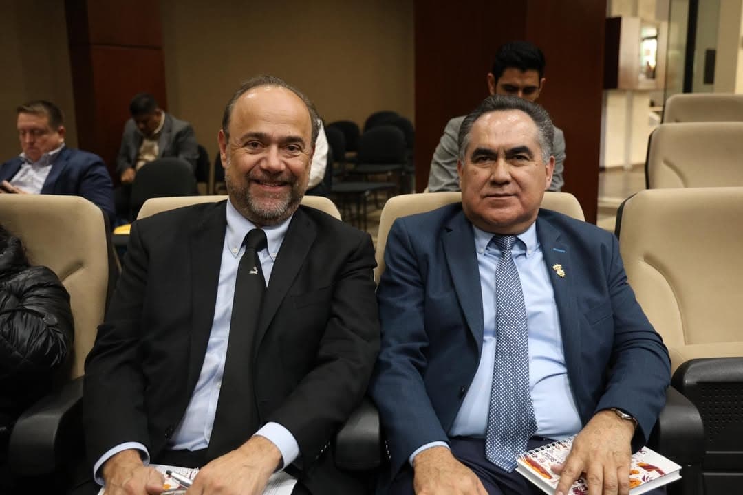 El Rector doctor Jesús Madueña Molina, participa y expone resultados de