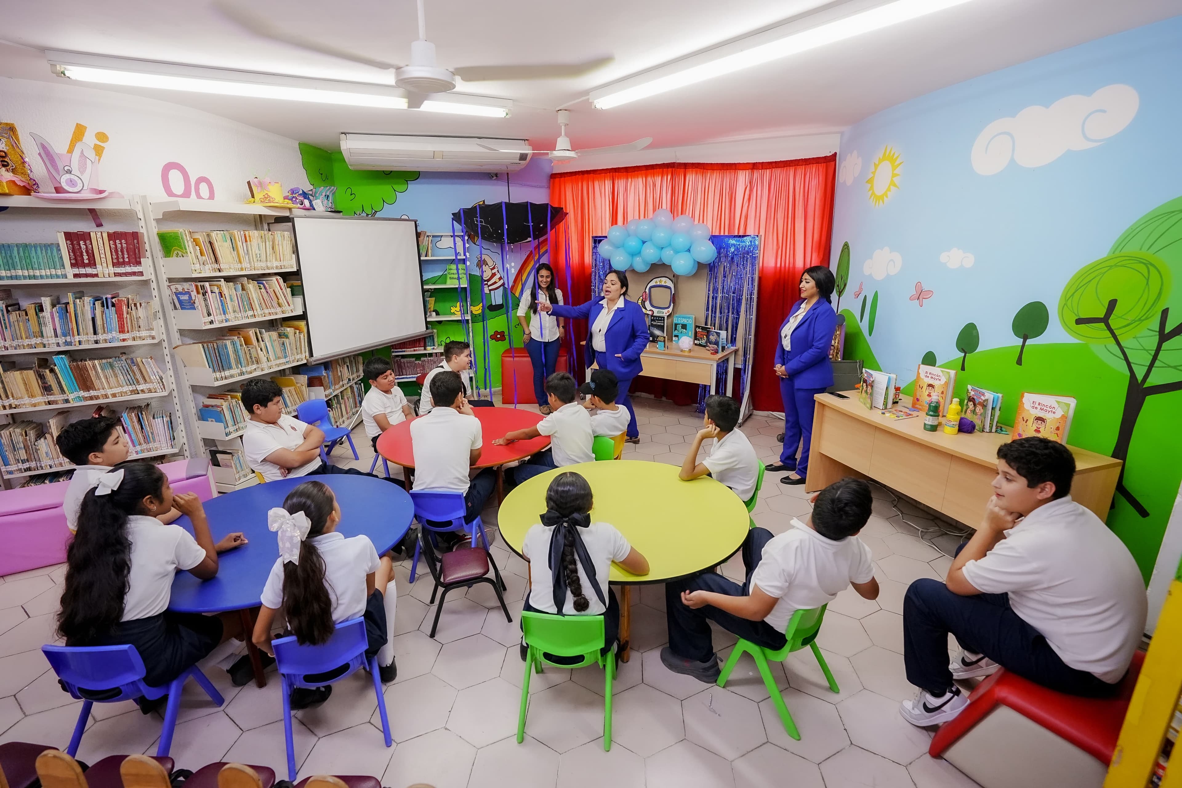 Estudiantes de El Quelite exploran la Biblioteca Municipal Ing. Manuel Bonilla