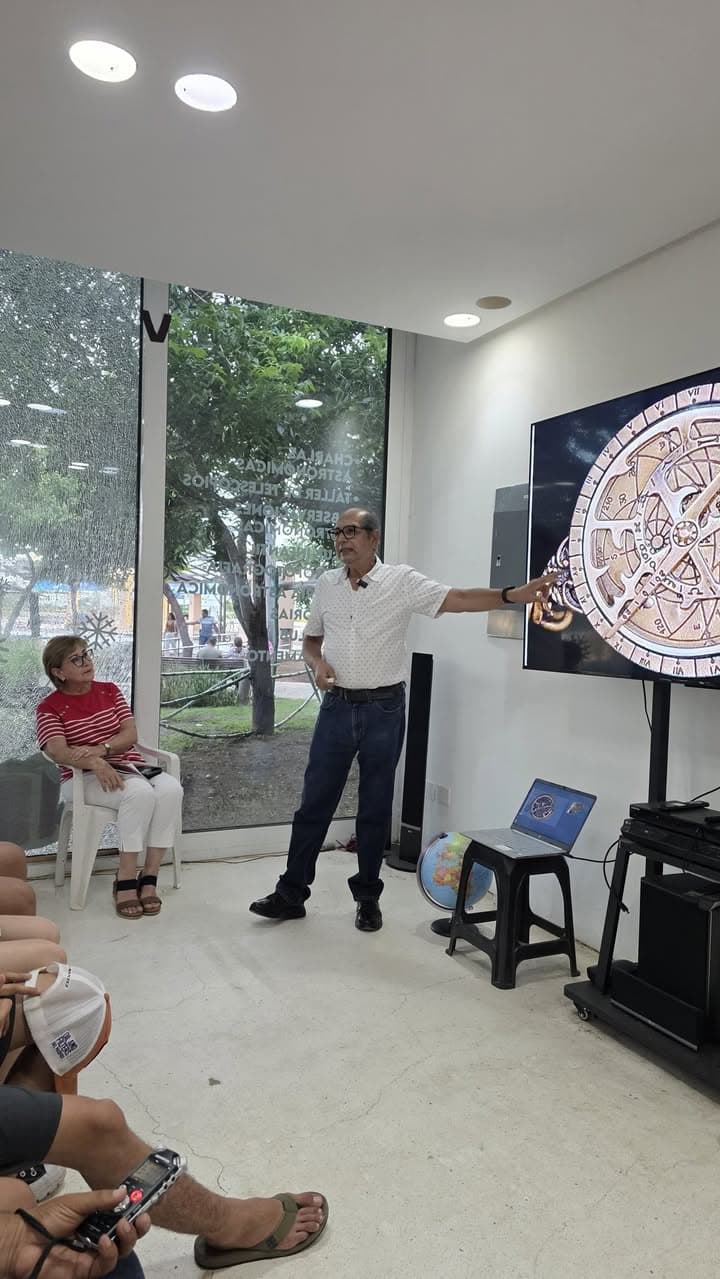 *Álvaro Hernández de la SAMAZ diserta sobre Cosmografía* Mazatlán, Sinaloa, 12