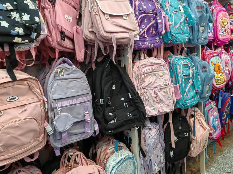 Repunta la venta de mochilas en el centro de Mazatlán