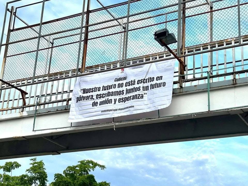 🕊️ESTA MAÑANA CULIACÁN AMANECE CON MANTAS COLGADAS EN DISTINTOS PUNTOS DE