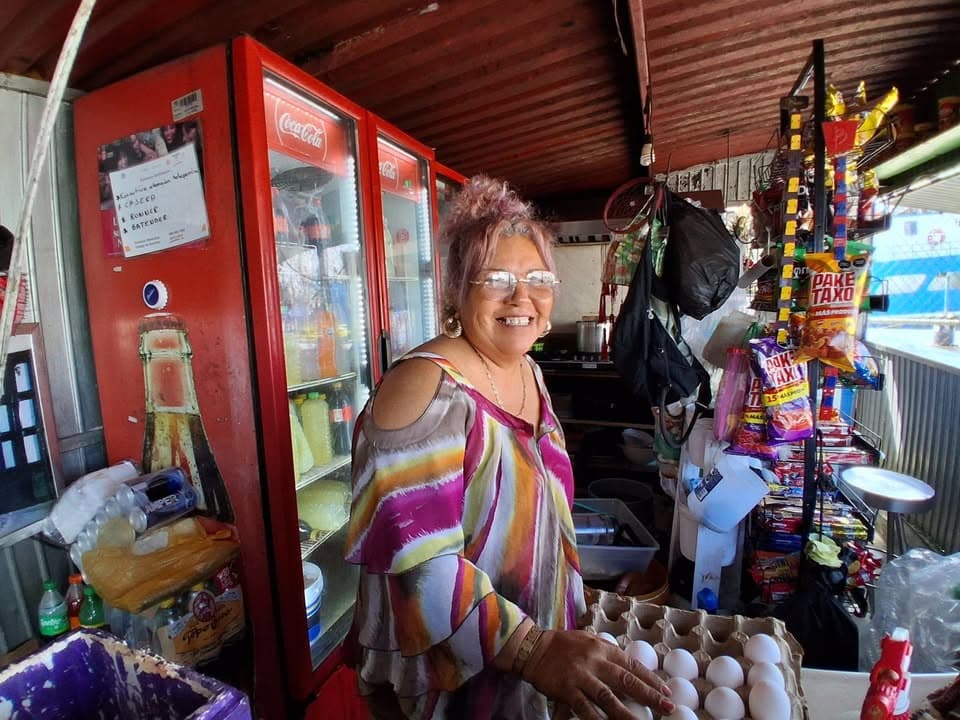 Crisis en el sector pesquero afecta a las comerciantes de comida en el muelle del Parque Bonfil