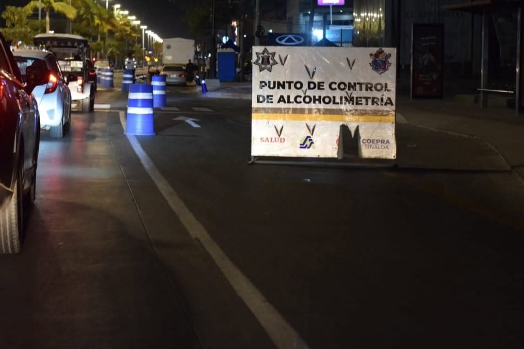 *Juez cívico sanciona a 17 mujeres y hombres en Alcoholímetro*