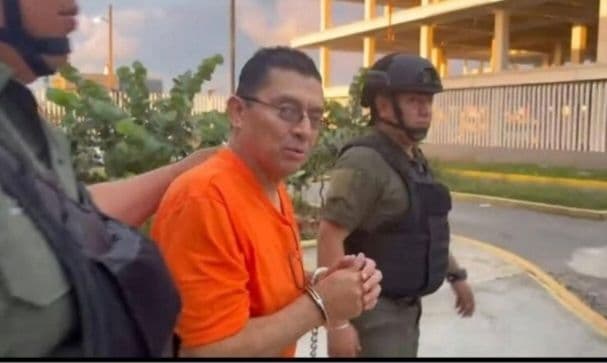 Juez retira acusación de terrorismo, pero mantiene proceso penal contra el periodista Rafael León