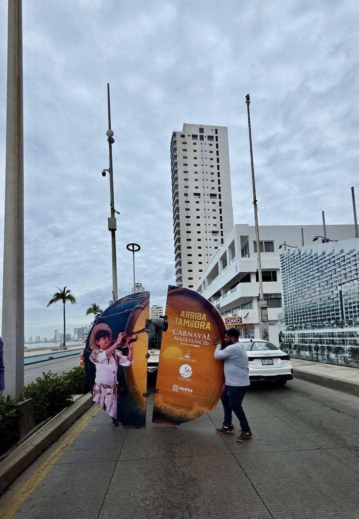 *Mazatlán se llena de ritmo: Finaliza la instalación de pendones del