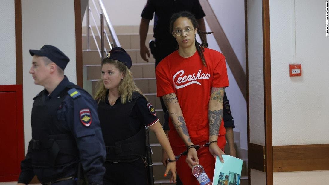 Brittney Griner se declara culpable de cargos de drogas en un tribunal ruso