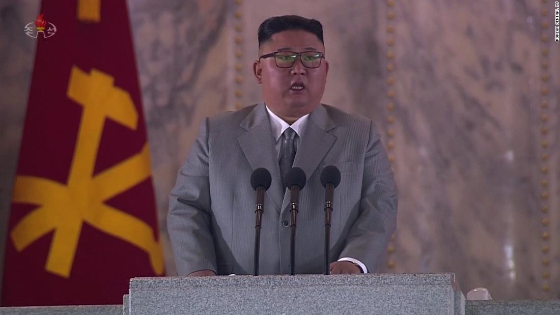 Kim Jong Un: Las lágrimas no significan que el líder de Corea del Norte se esté ablandando.  Solo mira su equipo militar