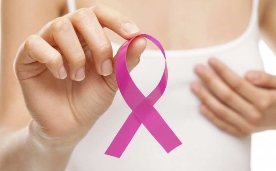 Cáncer de mama, tumor que asociaciones se toman muy a pecho