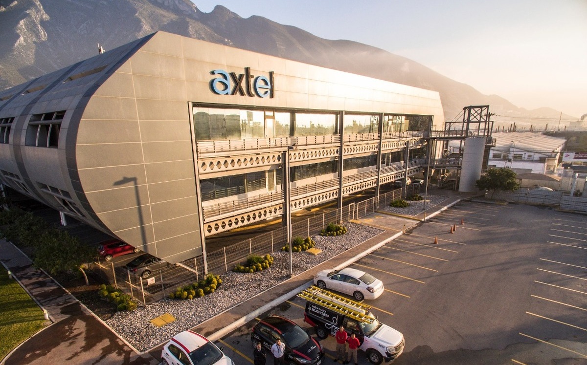 Grupo Alfa planea venta total Axtel, incluida Alestra