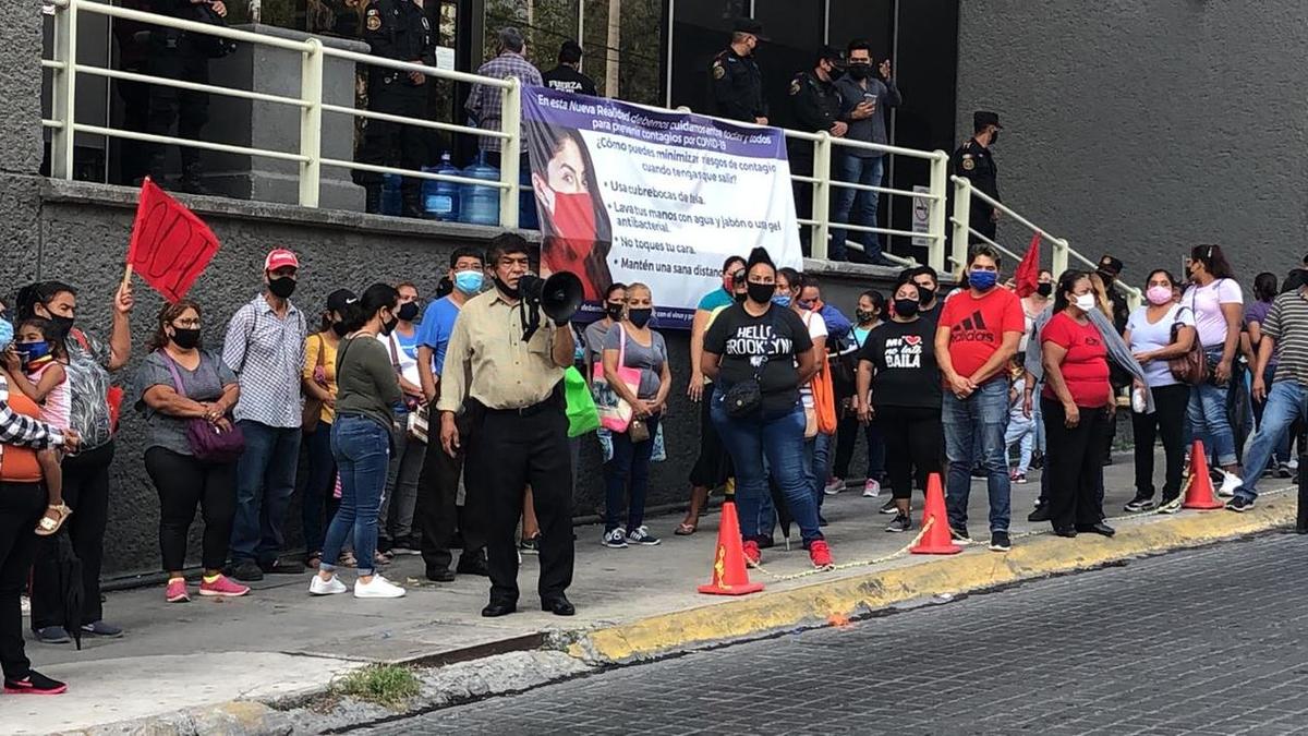 Protestan afuera de Congreso previo al 5to Informe de Jaime Rodríguez