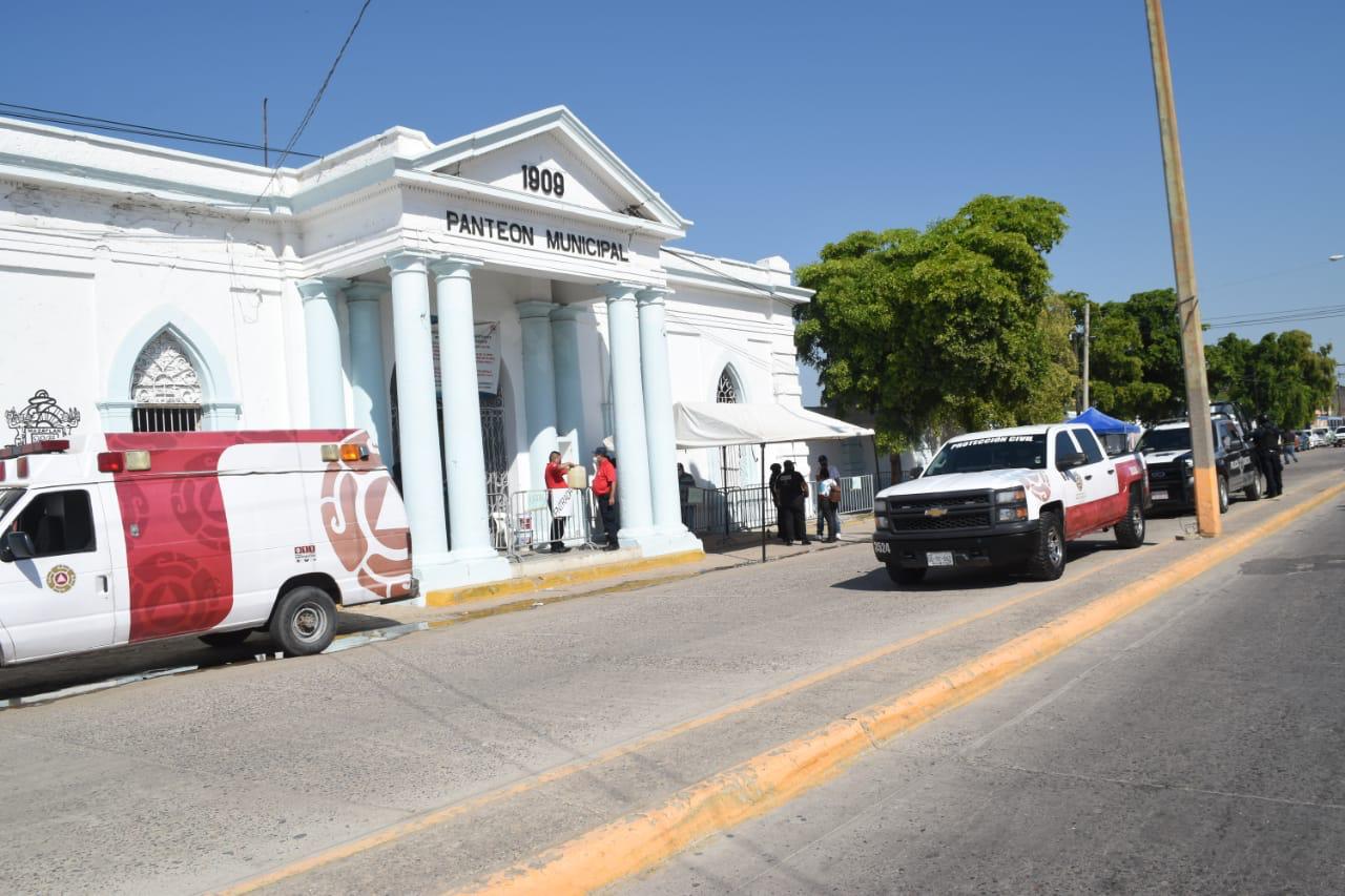 TRANQUILOS AÚN LOS PANTEONES EN MAZATLÁN