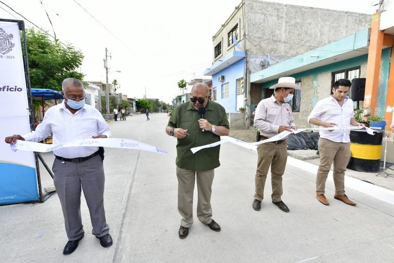 Entrega el Alcalde Luis Guillermo Benítez Torres pavimentación de la calle Alfon Entrega el Alcalde Luis Guillermo Benítez Torres pavimentación de la calle Alfon