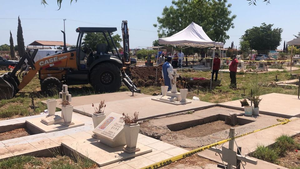 Fueron cuatro cuerpos los que exhumó la Fiscalía en fosas del panteón centenario Fueron cuatro cuerpos los que exhumó la Fiscalía en fosas del panteón centenario