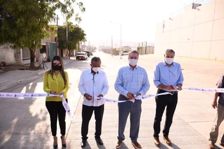 Quirino entrega obra de pavimentación hidráulica en Mercado de Abastos Quirino entrega obra de pavimentación hidráulica en Mercado de Abastos