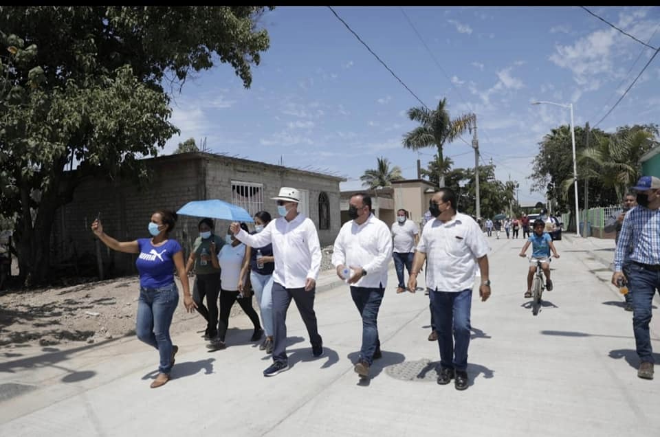 Quirino inaugura obra de pavimentación en Potrerillos del Norote Quirino inaugura obra de pavimentación en Potrerillos del Norote