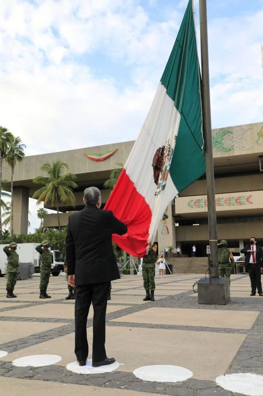 Con izamiento de bandera, inician festejos patrios; esta noche se transmitirá el Con izamiento de bandera, inician festejos patrios; esta noche se transmitirá el