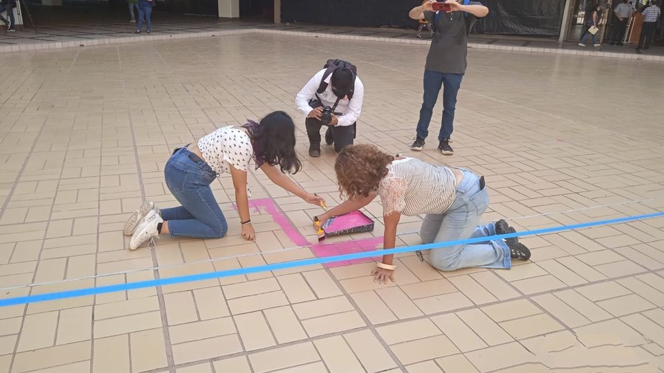 Integrantes de colectivos defensores de las mujeres se unen en protesta por femi Integrantes de colectivos defensores de las mujeres se unen en protesta por femi