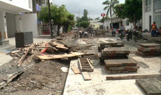 Lentitud en remodelación de calle Gaviotas afecta a comerciantes Lentitud en remodelación de calle Gaviotas afecta a comerciantes