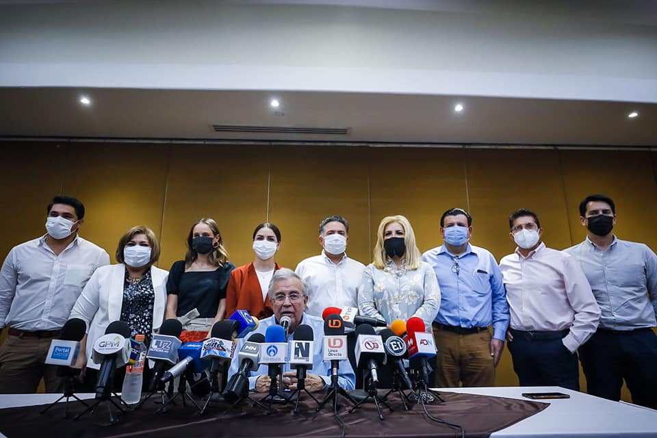 Presenta Rubén Rocha Moya a integrantes de Comisión de Enlace para la entrega-re Presenta Rubén Rocha Moya a integrantes de Comisión de Enlace para la entrega-re