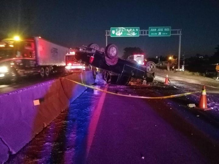 Volcadura deja una persona sin vida en la carretera México 15 Volcadura deja una persona sin vida en la carretera México 15