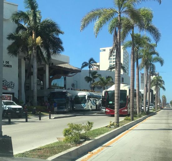 Llegan turistas regionales a Mazatlán