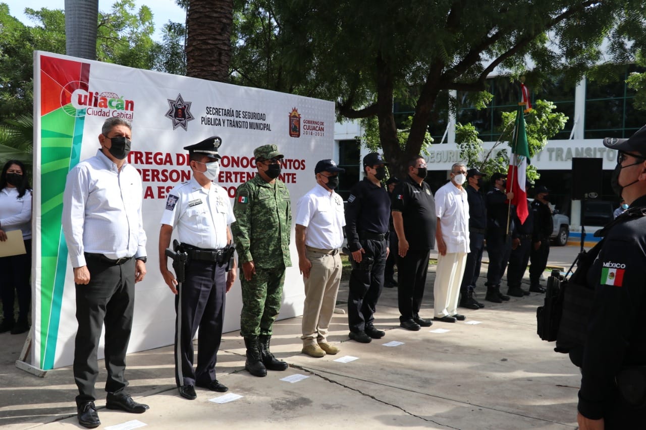72 agentes de la SSPyTM Culiacán reciben reconocimiento por acciones sobresalientes, realizadas en el mes de octubre 72 agentes de la SSPyTM Culiacán reciben reconocimiento por acciones sobresalientes, realizadas en el mes de octubre