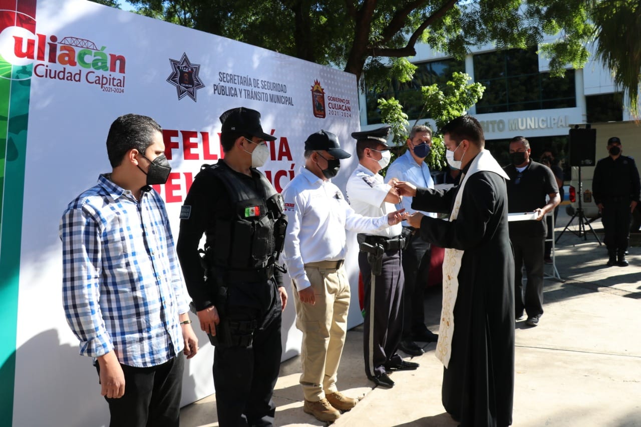 Con las mañanitas y rifa de regalos festejan a los agentes de la SSPyTM Culiacán Con las mañanitas y rifa de regalos festejan a los agentes de la SSPyTM Culiacán