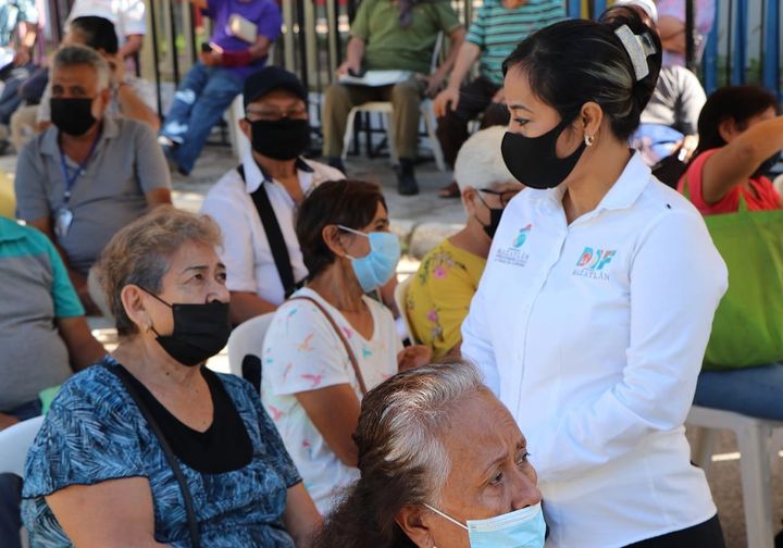 Apoya DIF Mazatlán en entrega de tarjetas de la Pensión del Bienestar para personas adultas mayores