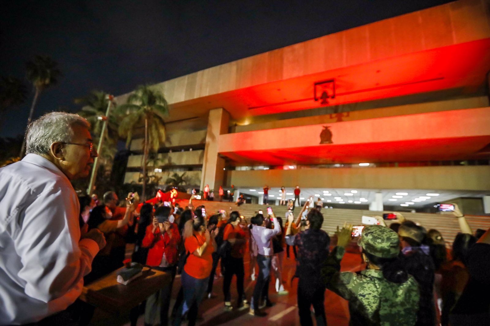 ILUMINAN PALACIO DE GOBIERNO DE COLOR NARANJE *Fue para conmemorar el Día Internacional de la Eliminación de la Violencia contra las Mujeres