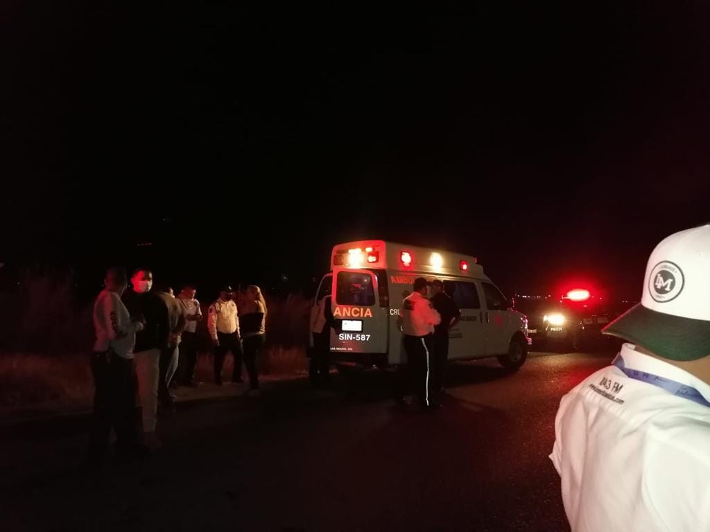 Dos jóvenes hermanos caen con todo y carro a canal y por fortuna salen ilesos Dos jóvenes hermanos caen con todo y carro a canal y por fortuna salen ilesos
