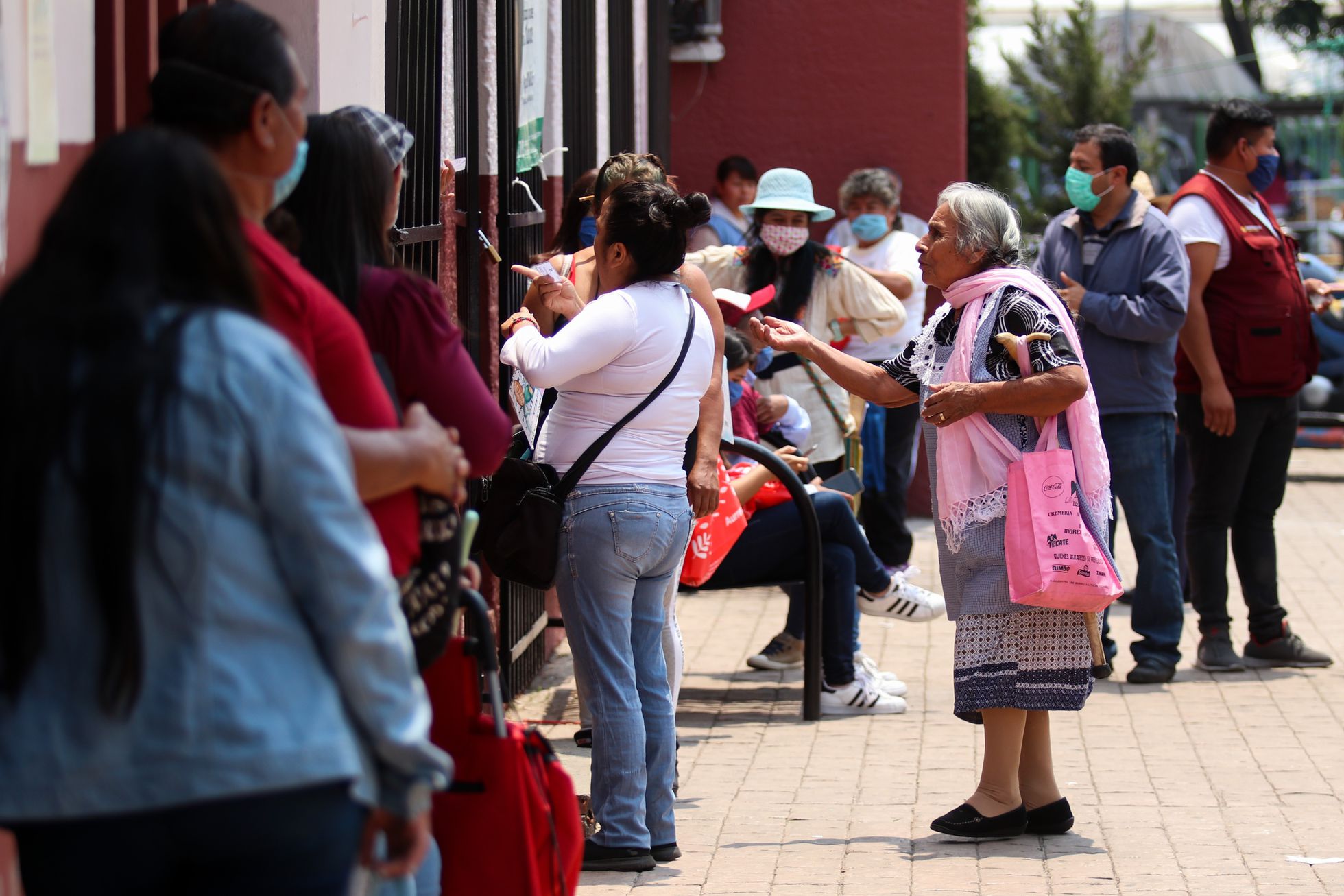 El pago de las pensiones en México: una bola de nieve que arrasa con el presupuesto