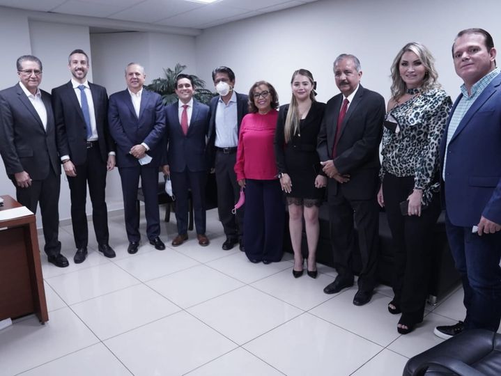 En tribuna del Congreso, los Alcaldes, Jesús Estrada, Gerardo Vargas y Martín Ah En tribuna del Congreso, los Alcaldes, Jesús Estrada, Gerardo Vargas y Martín Ah