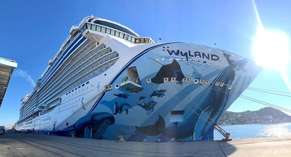 Llega el crucero turístico Norwegian Bliss a Mazatlán Llega el crucero turístico Norwegian Bliss a Mazatlán