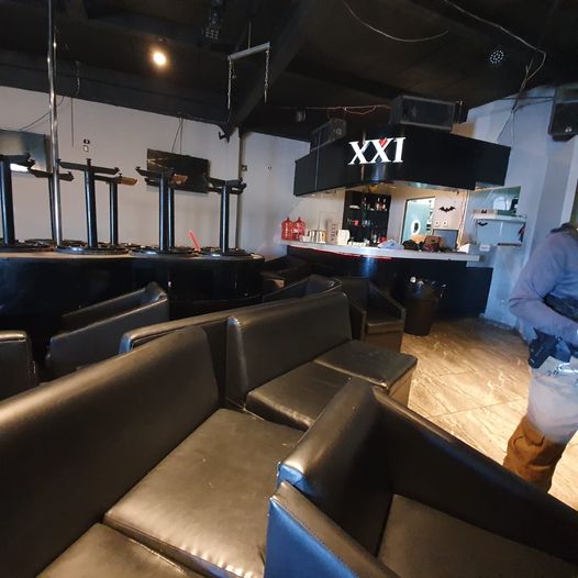 Policía Estatal asegura a una persona con arma de fuego en un bar de Culiacán Policía Estatal asegura a una persona con arma de fuego en un bar de Culiacán
