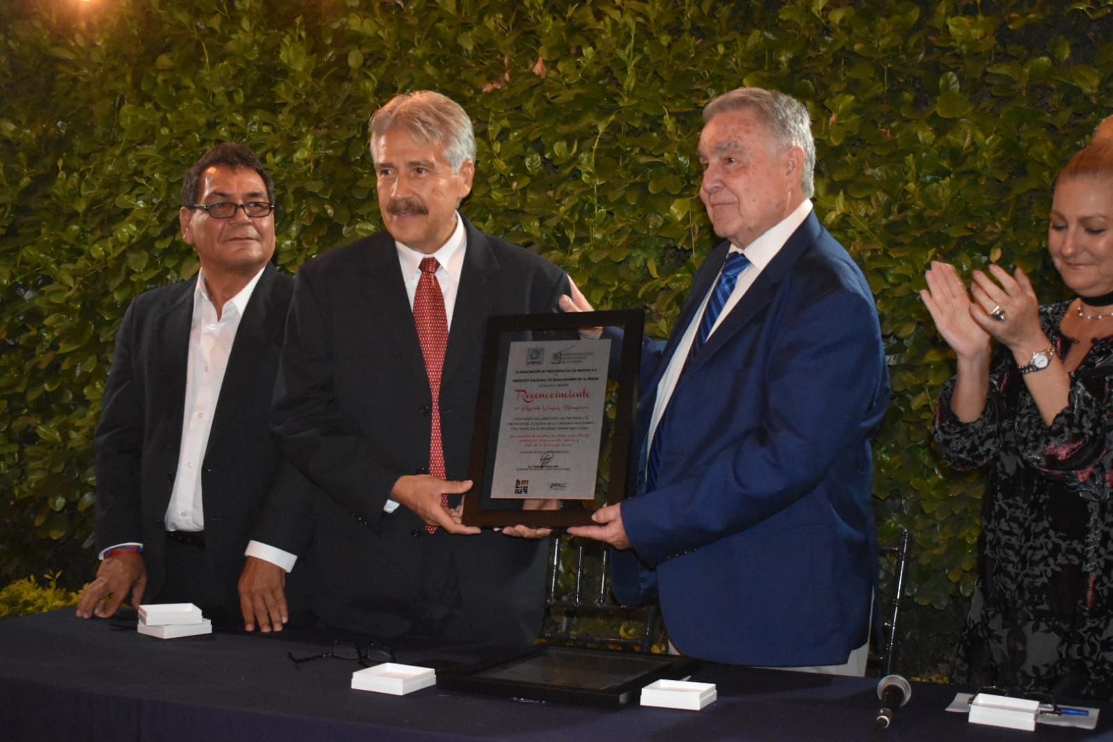 RECONOCE APELMO A LO MEJOR DEL PERIODISMO EN SONORA Y SINALOA RECONOCE APELMO A LO MEJOR DEL PERIODISMO EN SONORA Y SINALOA