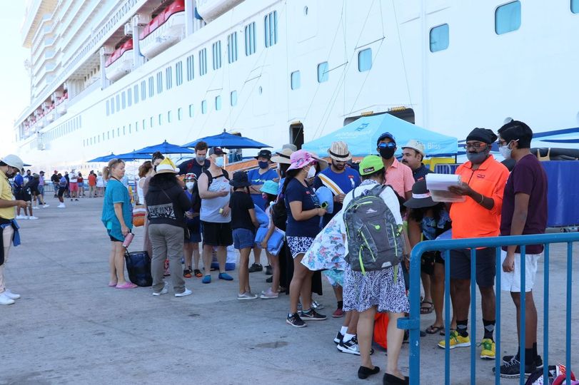 Arriba crucero Norwegian Bliss a Mazatlán con miles de visitantes