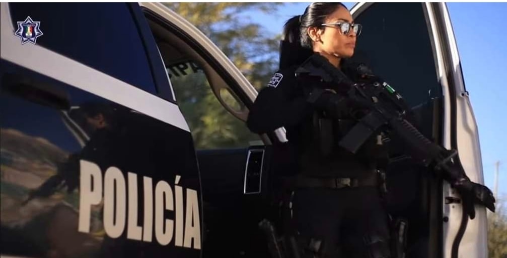 MUJER DE LOS MOCHIS ES DECLARADA POLICIA DEL AÑO EN NOGALES. MUJER DE LOS MOCHIS ES DECLARADA POLICIA DEL AÑO EN NOGALES.