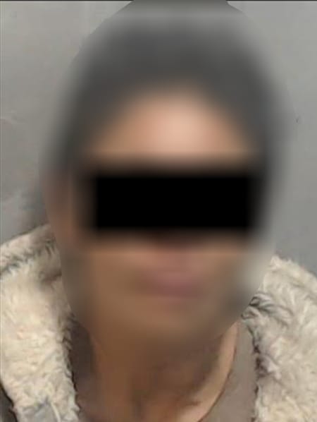 Policías municipales detienen a una mujer que navajeó a un joven, en el Centro d