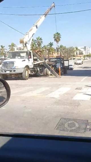 Vecinos de la Avenida del Mar en Mazatlán truenan contra el ayuntamiento y los e Vecinos de la Avenida del Mar en Mazatlán truenan contra el ayuntamiento y los e