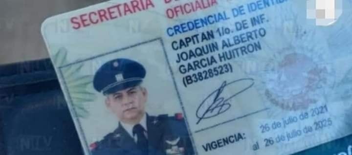 CAPITAN 1o INFANTERIA EN EL ACTIVO RESULTO SER JEFE DE PLAZA EN NAYARIT. ESTO DESPUES QUE CAYO JUNTO A 3 DE SUS PISTOLEROS