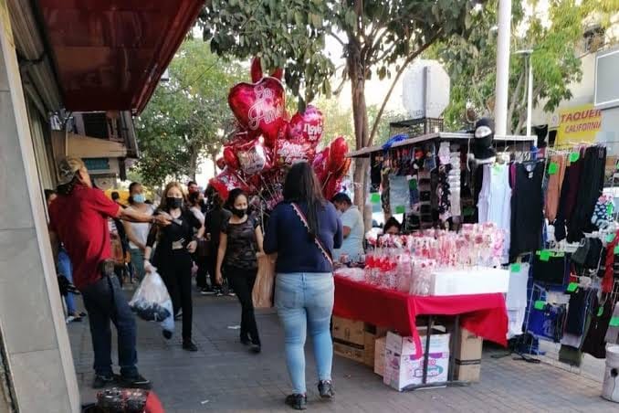 Comerciantes del Centro de Culiacán exigen destitución de director de Mercados;