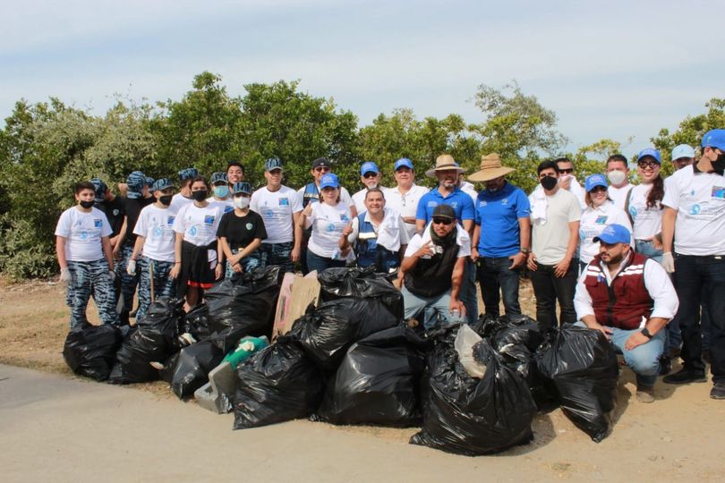 Extrae JUMAPAM una tonelada de basura del Estero del Infiernillo